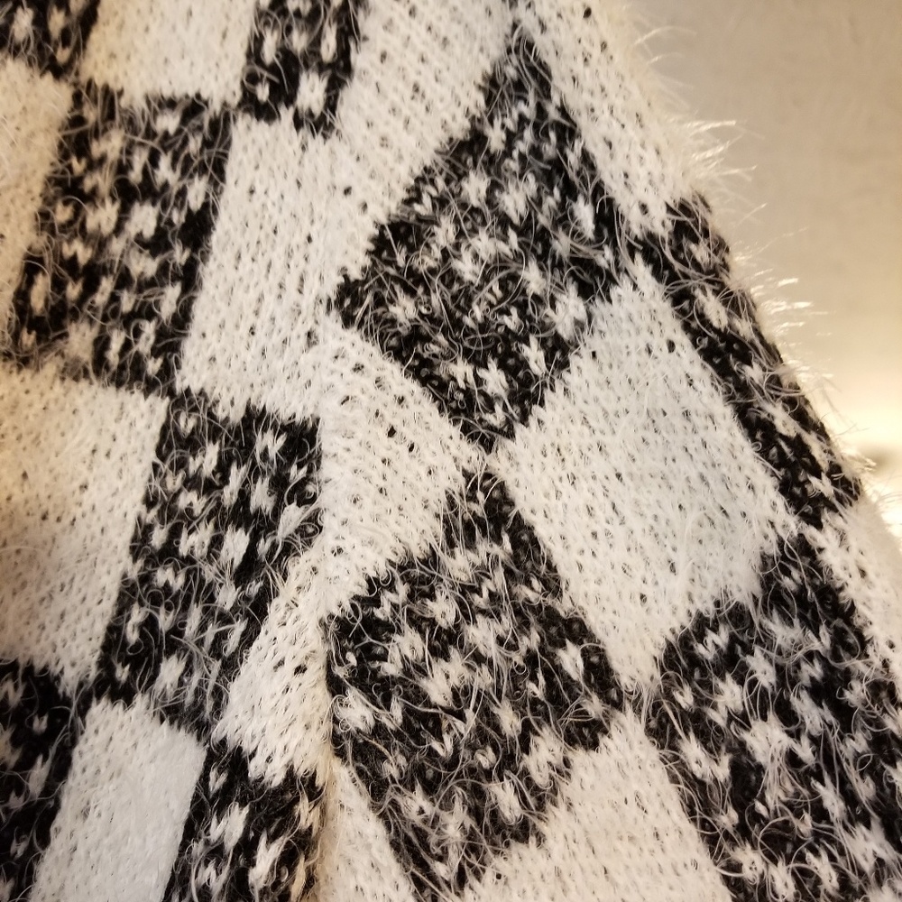 Sweater - Picture 3 of 6
